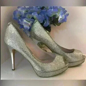 Michael Kors Erika glitter fabric platform with peep toe, Sz 9M, 5”Chrome Heels